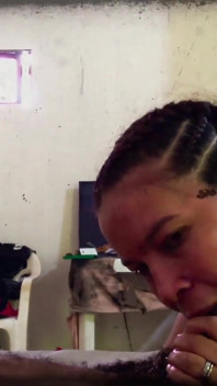 Hals-königin macht es auf Braids