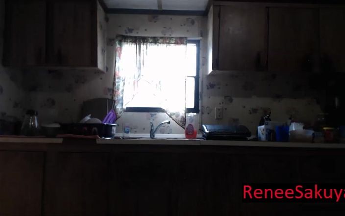 Renee Sakuya: Cewek hamil dengan celana jins ini dientot habis-habisan