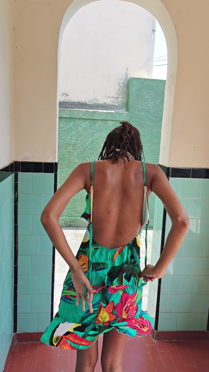 Lily Slav: Spogliarello sottomesso magra