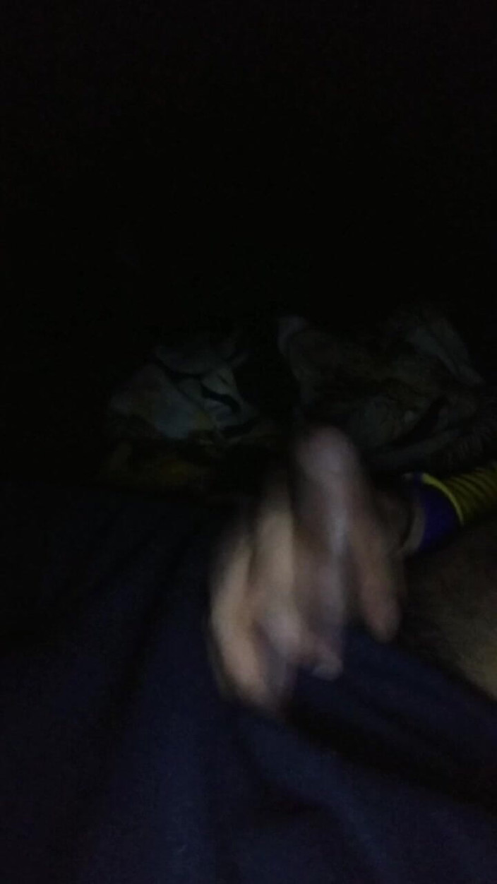 AlexAlejandro13: Un homme sexy veut toucher son pénis