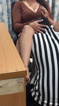 Ich finde das sextoy meiner kleinen indischen stiefschwester würfeln und zeige ihr meinen schwanz, blowjob geben
