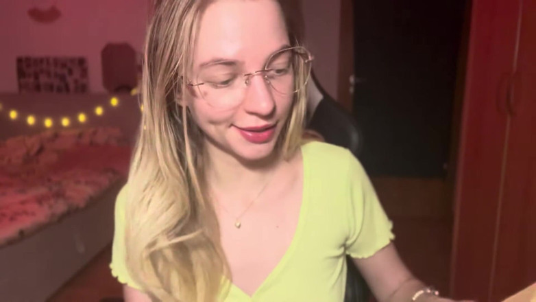Goddess_Bella_Rae: Por que os homens se endividam para pirralhas gostosas online