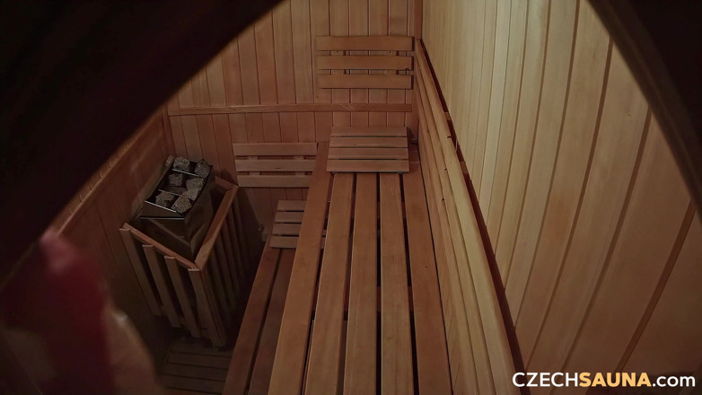 Czech Sauna: Tcheca Sauna 38: MILF e duas putas fofas enlouquecendo