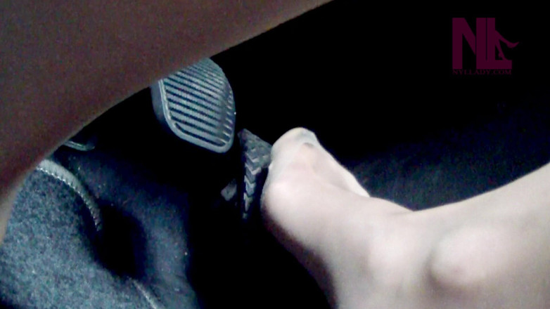 Nyllady: Sensual Driving in Nude Toe-reinforced Pantyhose