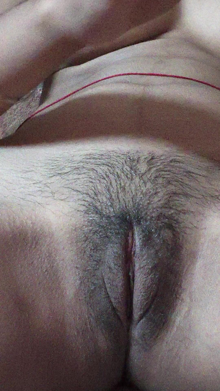 Moma: Video seksiku lagi asik nonton videoku sekarang!