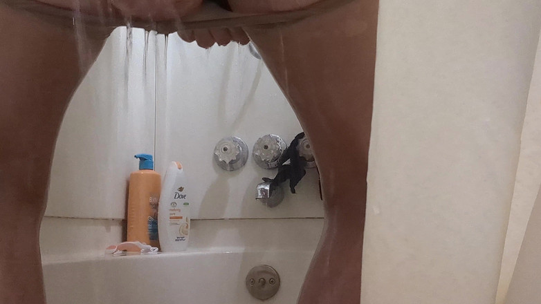 Pantyhose Jasmine: Мокрі засмаглі колготки в душі