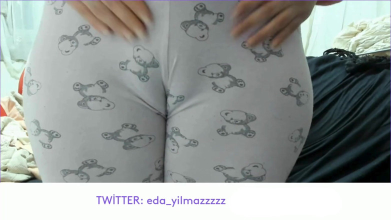 bigass_sexy_bigboobs: Masturbare în pijamale