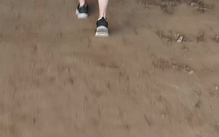 Morbosete000: Tバックでお尻を見せることで
