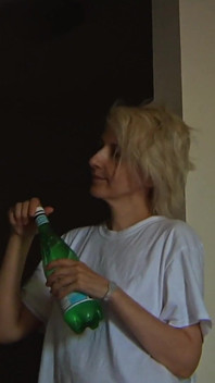 Quente milf toma banho e se masturba