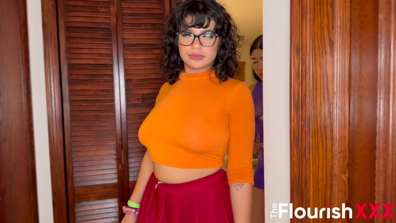The Flourish XXX: Kitty and Emerald Plot to Get in Ace Bigs Pants