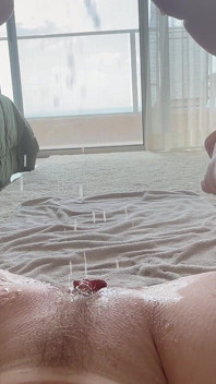 Blonďatá MILF Chlupatá Kundička Vícenásobné Stříkání Dildo Hrát Nohy