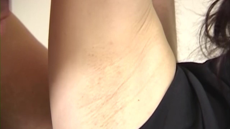 JapaneseAmateur: Mature Brunette MILF Enjoys Passionate Armpit Worship
