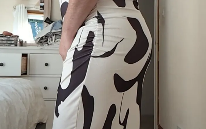 Marriedresser: Wanking in My Wife's New Dress