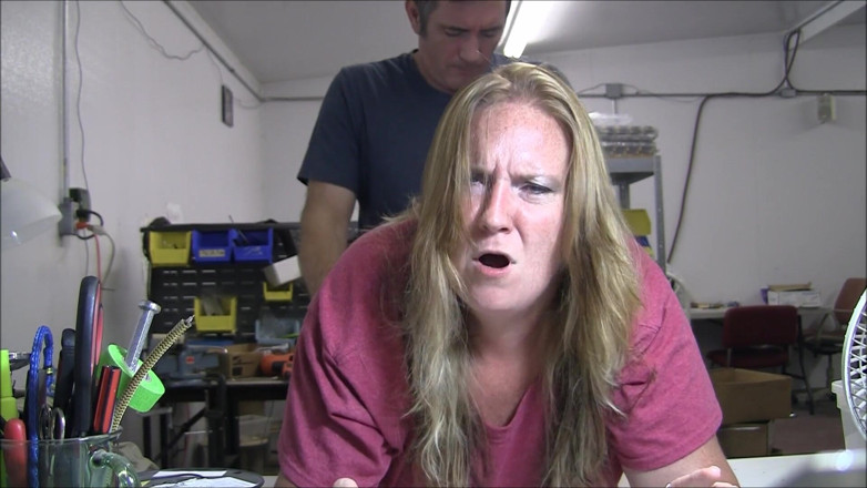 Vibra King Video: Jennifer je ošukaná přes stůl v práci