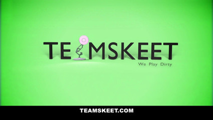 Team Skeet: Tiny blonde beauty Shani Reid gets her ass soaked with...