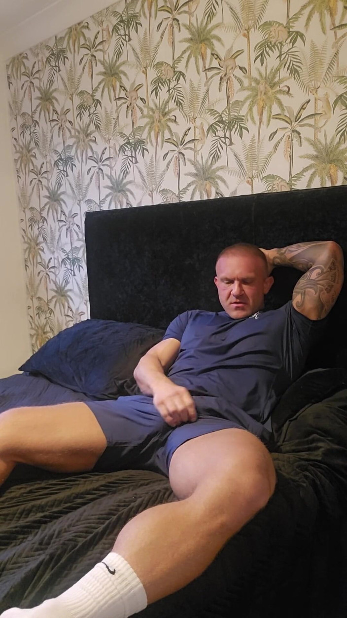 Troy White UK: Solo de polla grande con corrida explosiva