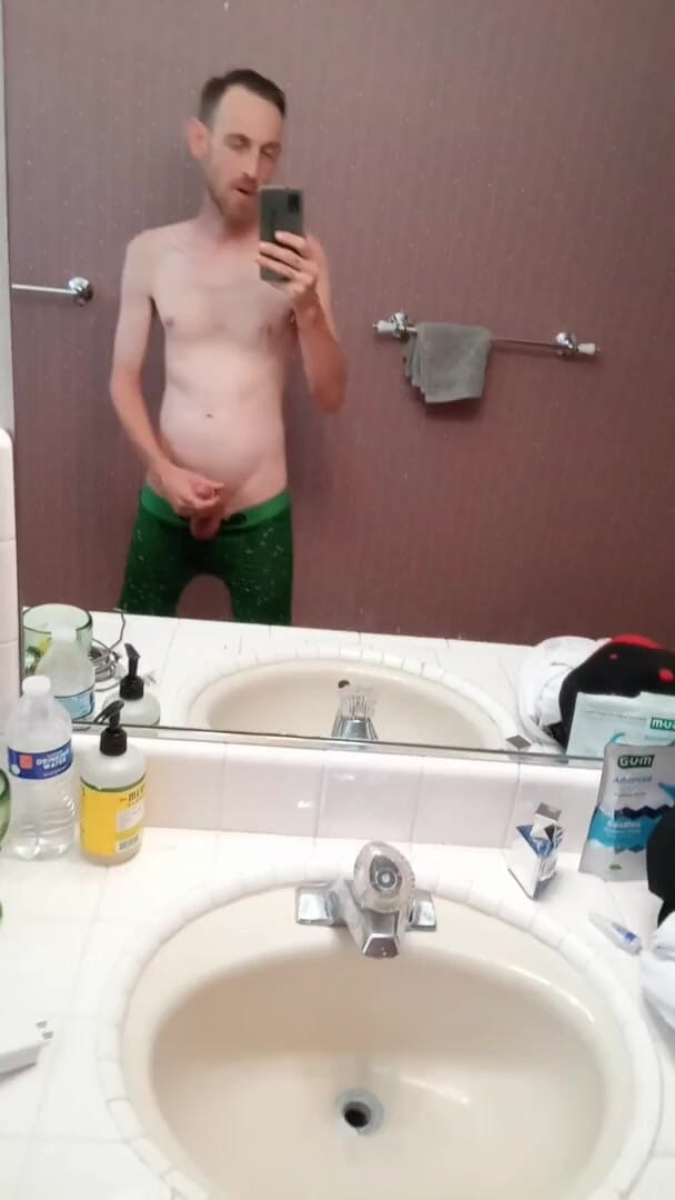 Jack_D_Stranger: Ich halte meinen schwanz hart &amp;gestreichelt an den Rand und warte...