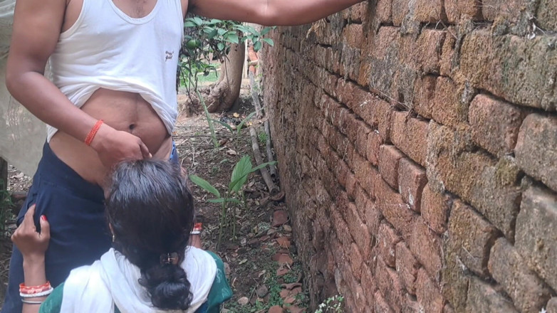 Trilokinath: bhaartiy desi naukraani aautdor chudaee kar rahi hai