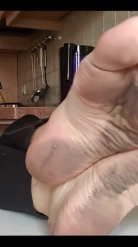 Lèche mes pieds sales