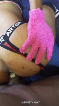 Üvey kız kardeşimin analını sikiyorum, çok sıkı anal