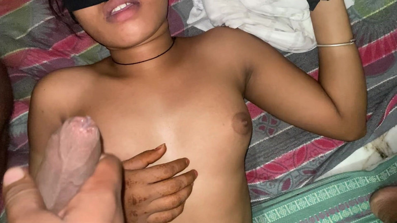 Hotgirl9: 배다른 여동생을 알몸으로 만들고 따먹는 의붓여구