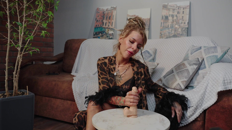 HeilyNight: Punheta com os pés e masturbação quente da gostosa Heileyknight