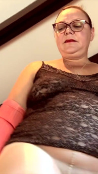 Maîtresse dominatrice April, esclave sodomite