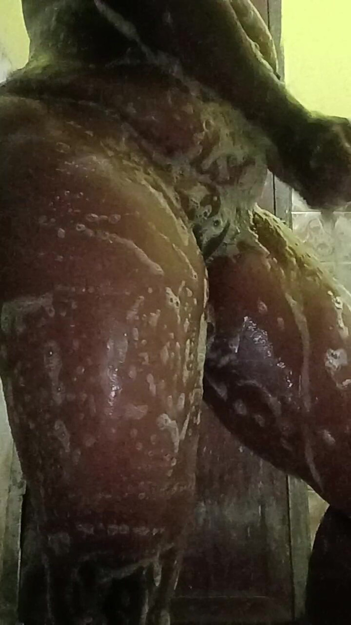 Reshma hot: Depilazione della figa e bagno caldo