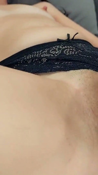 펨돔을 핥기 위해 보지에 연인의 정액을 가져온 와이프