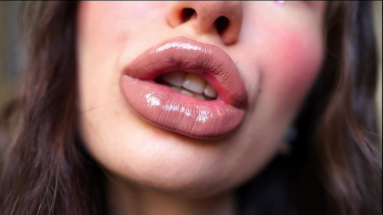 Rarible Diamond: Huge Nude Juicy Kiss