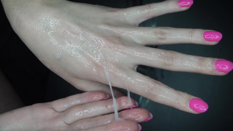 Homemade_Handjob: Leche en los dedos