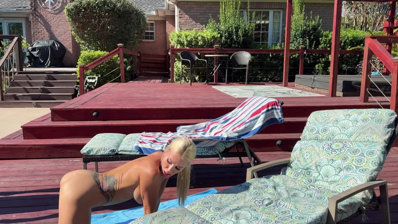 Tatiana Steele: Tatiana und Ian haben tollen sex am pool