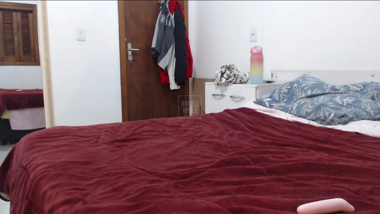 Angell Apolo: Blonde Tail танцює в кімнаті наживо