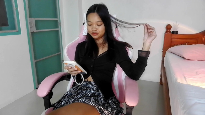 Cupcake: 자지를 핥고 자위해