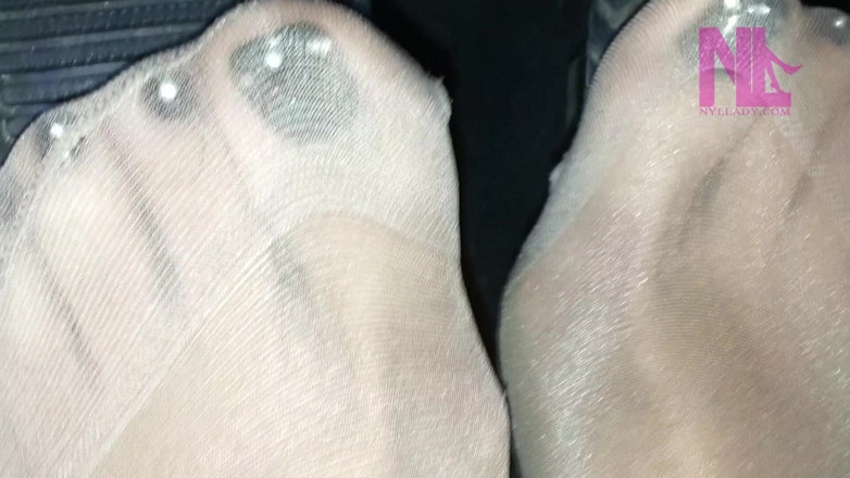 Nyllady: Sensual Driving in Nude Toe-reinforced Pantyhose