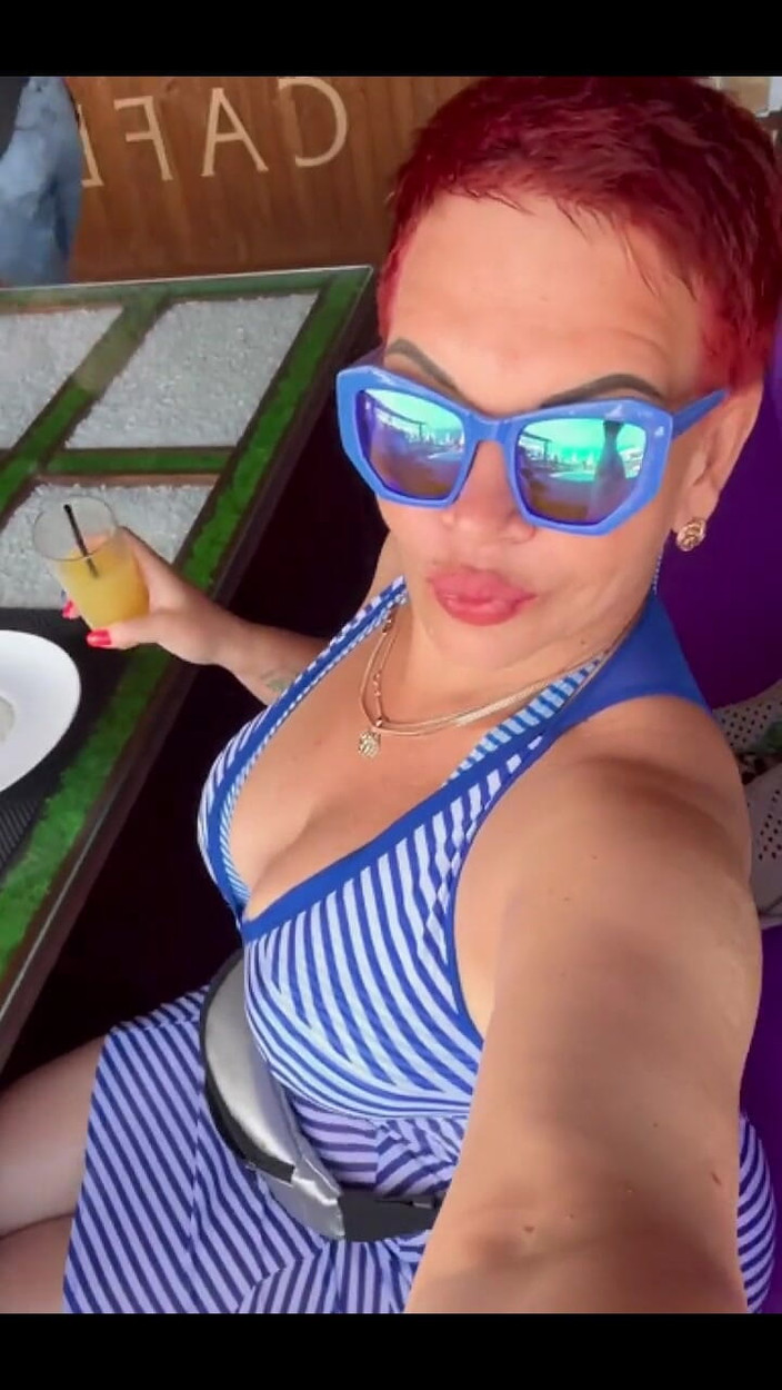 KarmenMilf: У відпустці море