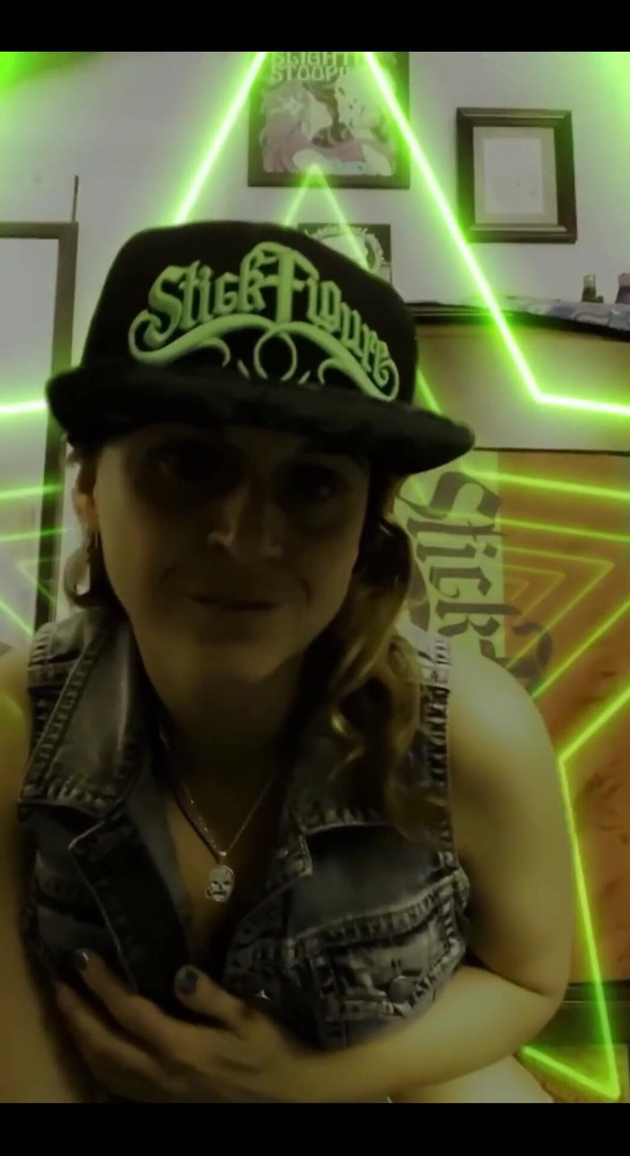 Suzy Wylde: 3704772852.mp4