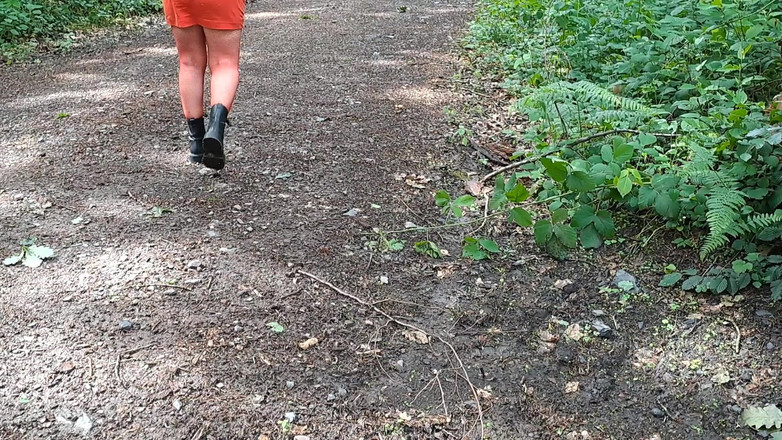 Sandra Falkenhauer: Saya Doigter Dans Les Bois!