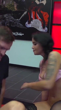 Peituda Jenifer Mendez chupando e fodendo