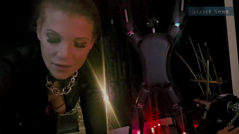 Strict Senz: Stina Stone Unghie Lunghe Solletico Seduta in Faccia Allungata Sul...