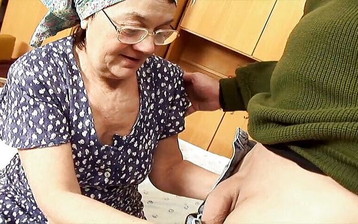 Perv Milfs n Teens: Мої бабуся і дідусь трахаються дико і глибоко, як вісімнадцятирічні