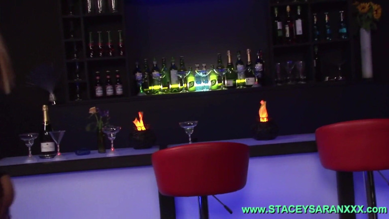 Spungy Gunk Films: Stripper Stacey Saran hardcore seks na een paaldans