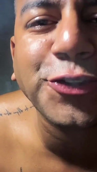 Precum King Alpha Big Cock Ślini się i sika