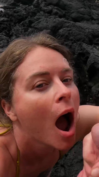 Szorstki amator na zewnątrz sex oralny i twarzy
