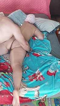 몸에 기름을 붓는 핫한 아마추어 커플의 관능적인 마사지.
