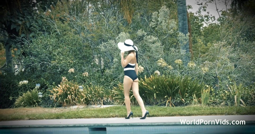 Selected worldwide porn: Impresionante nena desnuda se corre mientras se masturba en la...