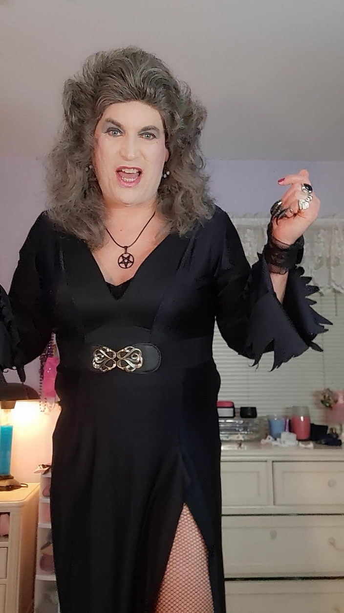 Victoria Lecherri: С Хэллоуином от графини Виктории, королева Проклятых!