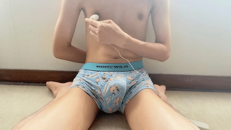 Conami: Japanese Man Masturbating with a Massage Machine on His Nipples