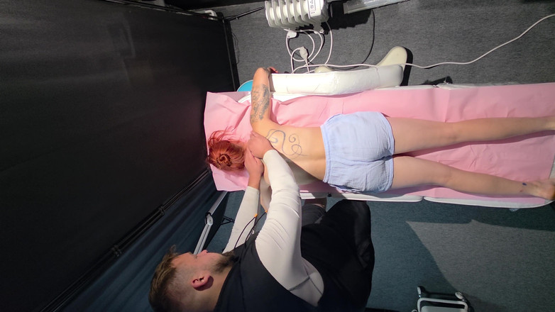 LuTosT: Ich habe meine frau zur massage gehen lassen, aber männlicher...