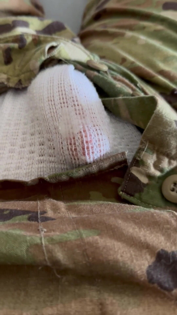 Gay Soldier Stuff: Армійський солідер дрочить у шортах і під час носіння ремінця джок під його військовою уніформою